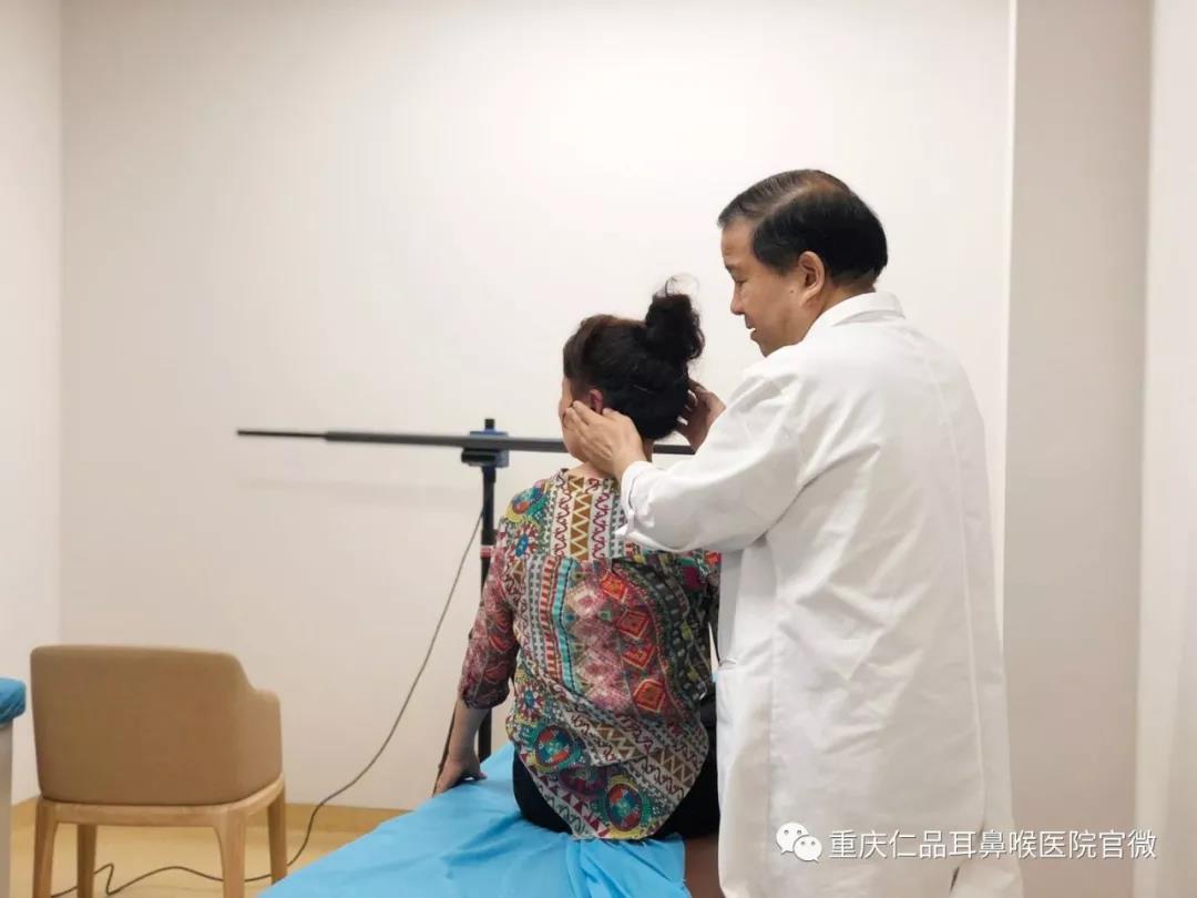 患者正在接受手法复位